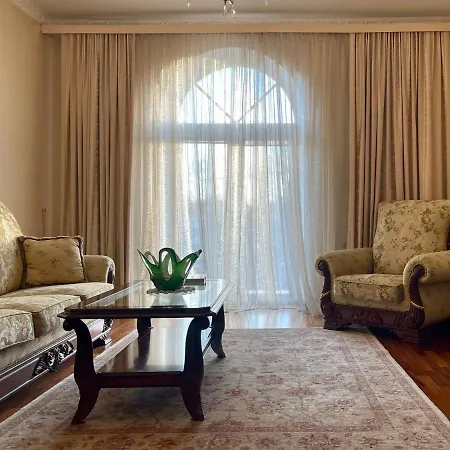 Classy In Good Neighbourhood Apartament