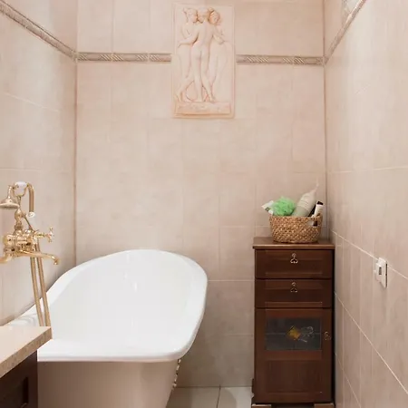 Classy In Good Neighbourhood Apartament