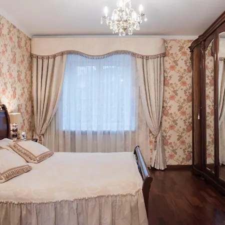 Classy In Good Neighbourhood Apartament